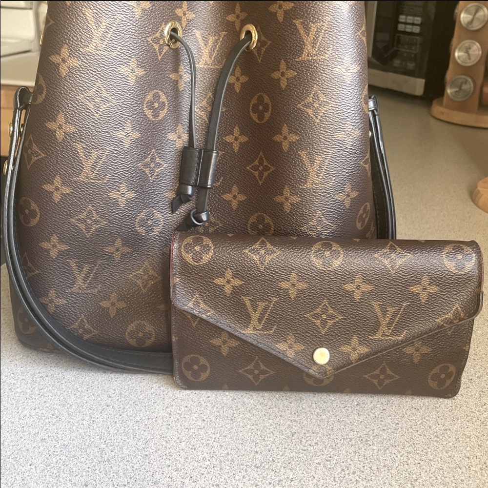 Louis Vuitton Neo Noe bag and Wallet